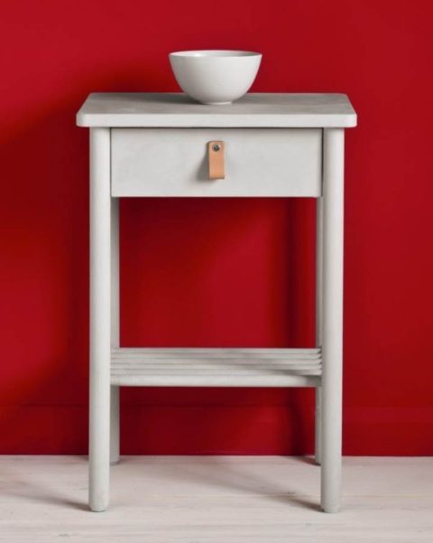 A sidetable painted in Annie Sloan Chalk Paint Chicago Grey