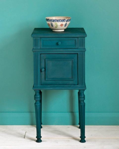 A sidetable painted in Annie Sloan Chalk Paint Aubusson Blue