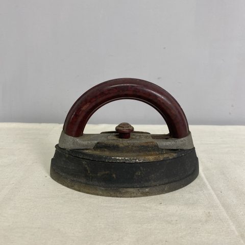 Vintage Iron with Bakelite Handle