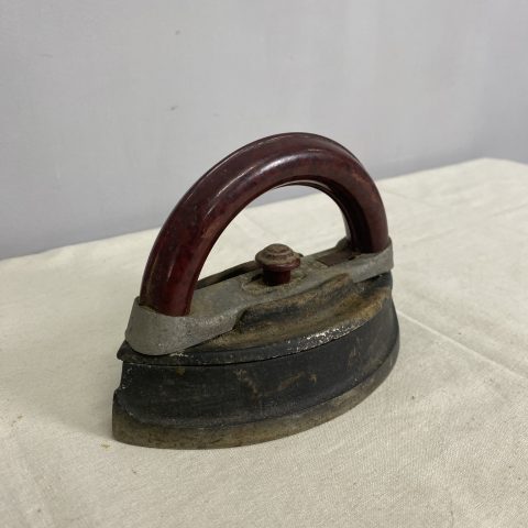Vintage Iron with Bakelite Handle