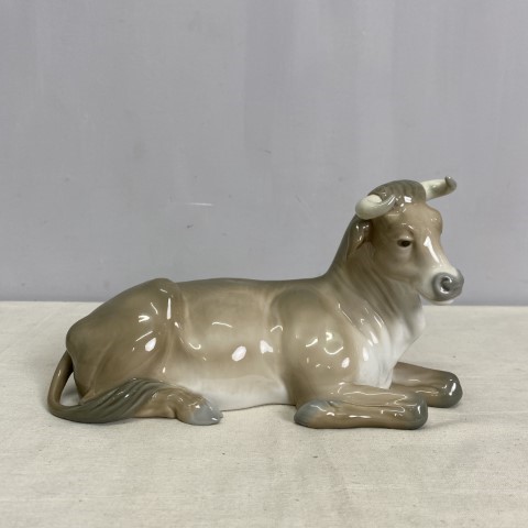 Lladro Figurine 'Calf Nativity' #01001390