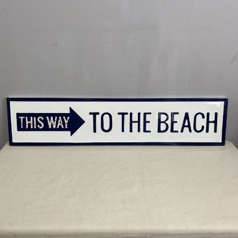 Vintage Style 'This Way to the Beach' Sign