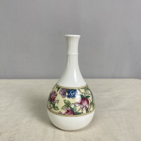Bone China Wedgwood 'Sarah' Vase