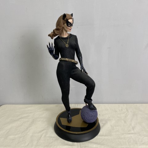 Highly Collectable Cat Woman Figurine from 'Batman, 1966' - Limited Edition