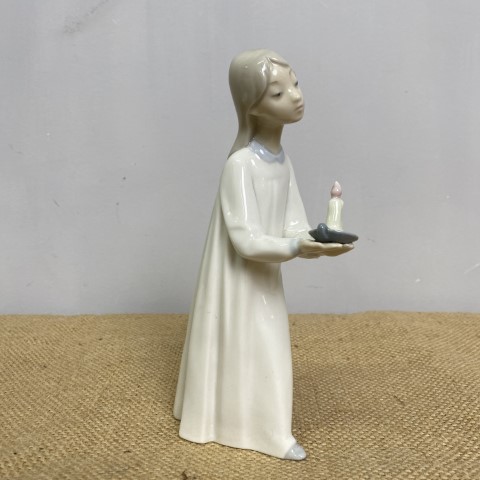 Lladro Figurine - Girl with Candle (4868)