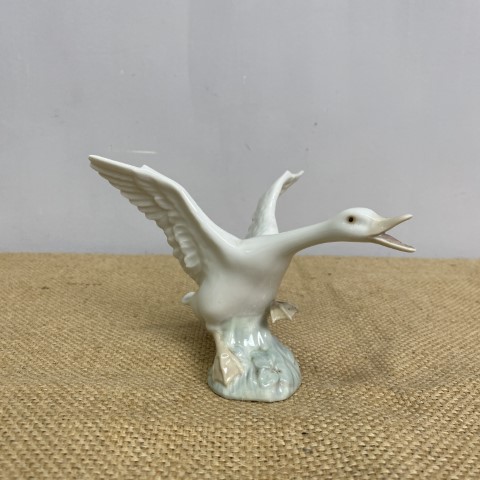 Lladro Figurine - Duck Jumping (1265)