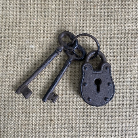 Cast Iron Lock & Key Decor