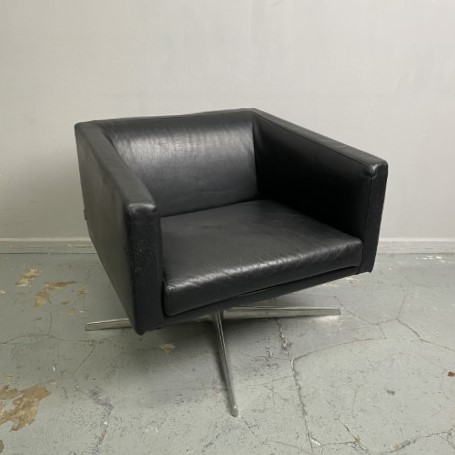 Mid-Century Black Leather Verzelloni Swivel Armchair