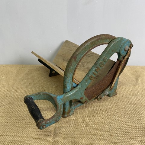 Rustic 'Ginge' Bread Cutter