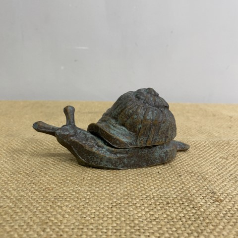 Cast Iron Snail Key Hide