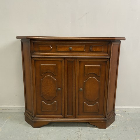 Small Vintage Sideboard with 1 drawer and 2 doors