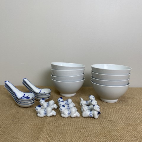Set of 8 Chinese Tableware - 8 bowls, 8 spoons, 8 chopstick rests