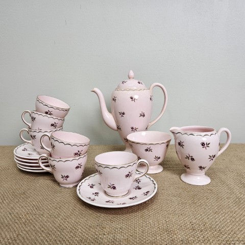 Vintage Wedgewood ‘Alpine Pink’ Tea Set (15 Pcs)