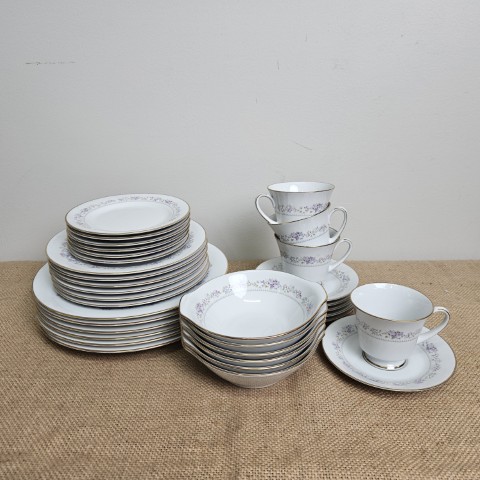 Noritake 'Lilac Time Dinner & Tea Set (34pcs)