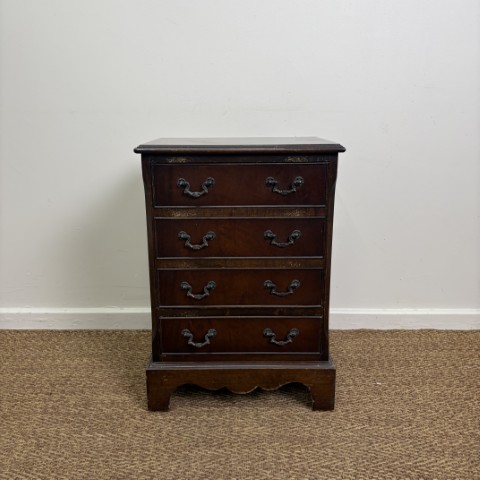Small Vintage Chest of Drawers in Georgian Style