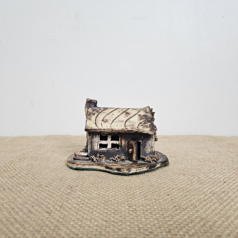 Vintage Australian Pottery Farmhouse